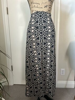 Geometric Print Maxi Skirt in Black and Cream